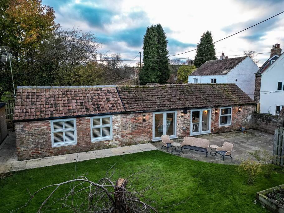 The Stables, Converted Barn Outside York Exterior foto