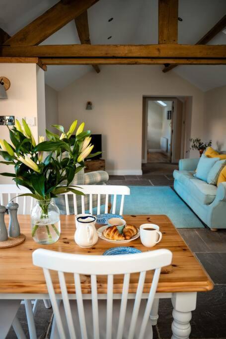 The Stables, Converted Barn Outside York Exterior foto
