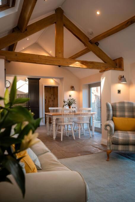 The Stables, Converted Barn Outside York Exterior foto